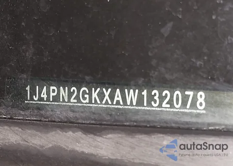 2010 Jeep Liberty Sport z USA, uszkodzony, nr VIN 1J4PN2GKXAW132078